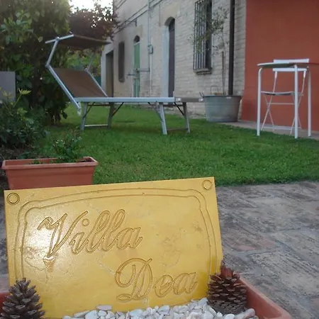 Dea לינה וארוחת בוקר *